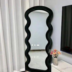 Specchio da parete in velluto nero ondulato
