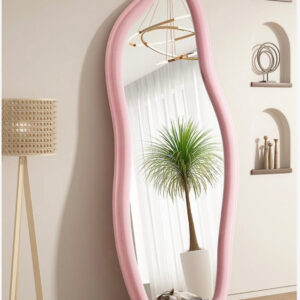 Specchio di velluto dalla forma irregolare